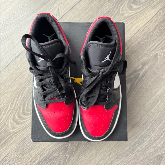 Jordan 1 Low GS - Picture 2 of 8